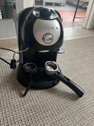 Machine a café Delonghi, Electroménager, Dosettes et capsules de café, Réservoir d'eau amovible, 1 tasse, Utilisé
