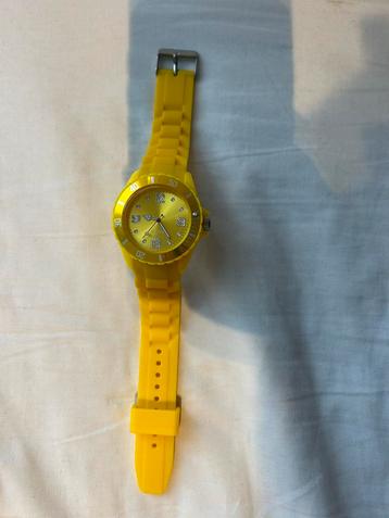 Gele Horloge Waterdicht beschikbaar voor biedingen