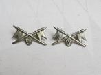 Kentekens Lansiers voor op epauletten , kleur zilver, Verzamelen, Ophalen of Verzenden, Landmacht, Embleem of Badge