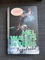 Mel Wallis de Vries - Verstrikt, Ophalen of Verzenden, Zo goed als nieuw, Mel Wallis de Vries