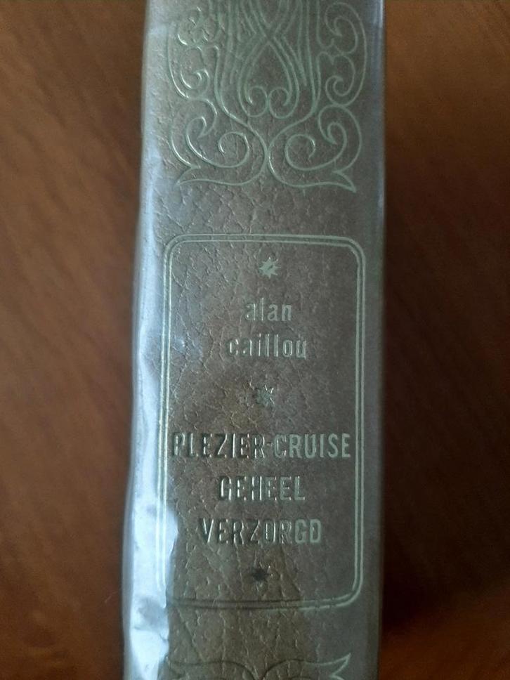 Alan Caillou – Plezier-Cruise geheel verzorgd, Boeken, Avontuur en Actie, Ophalen of Verzenden