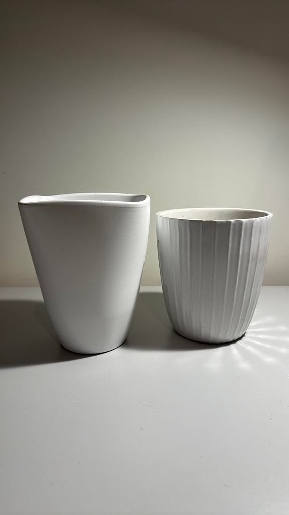 2 witte bloempotten, Ophalen, Zo goed als nieuw