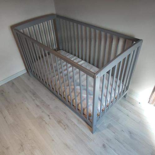 Bed, 2 stoelen, autostoel, babyschelp., Kinderen en Baby's, Overige Kinderen en Baby's, Zo goed als nieuw, Ophalen