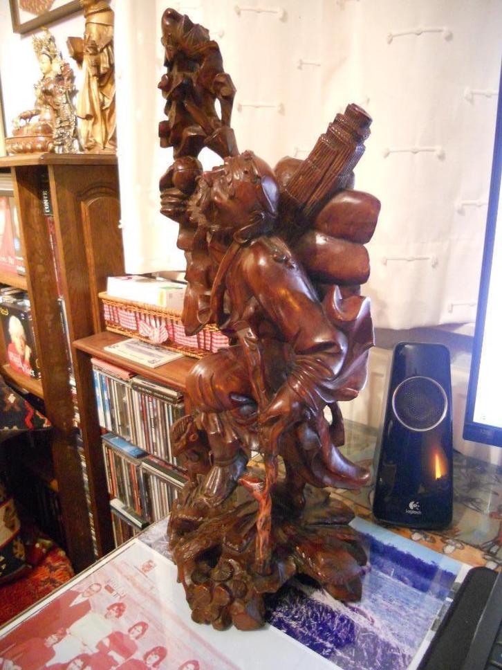 Uniek beeld 80 jaar oud in rozenhout, Antiek en Kunst, Kunst | Beelden en Houtsnijwerken, Ophalen of Verzenden