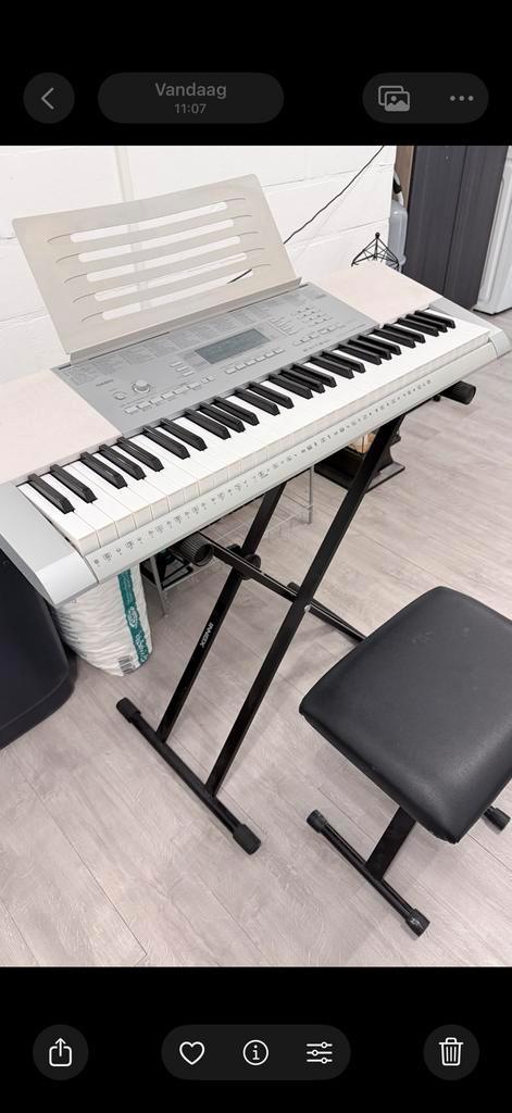 Casio LK-280 - met zelfleerfunctie - standaard en pianostoel, Muziek en Instrumenten, Keyboards, Zo goed als nieuw, 61 toetsen