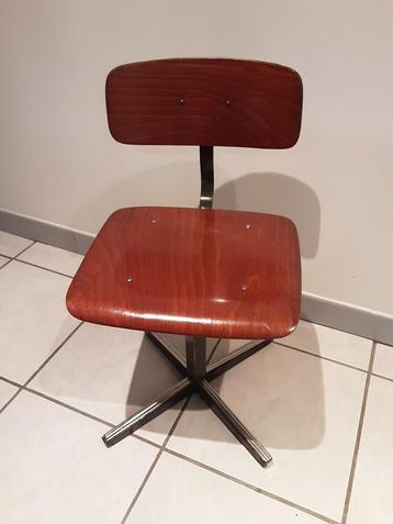 Houten schoolstoeltje kind ! beschikbaar voor biedingen