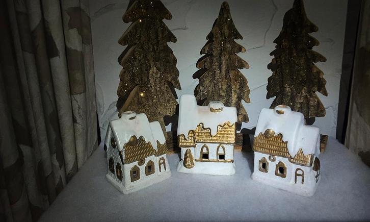 Set van 3 theelicht kersthuisjes in porselein., Diversen, Kerst, Gebruikt, Ophalen of Verzenden
