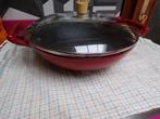 CASSEROLE NEUVE EN FONTE EMAILLEE, Maison & Meubles, Cuisine | Casseroles & Poêles, Comme neuf, Fonte, Enlèvement, Wok