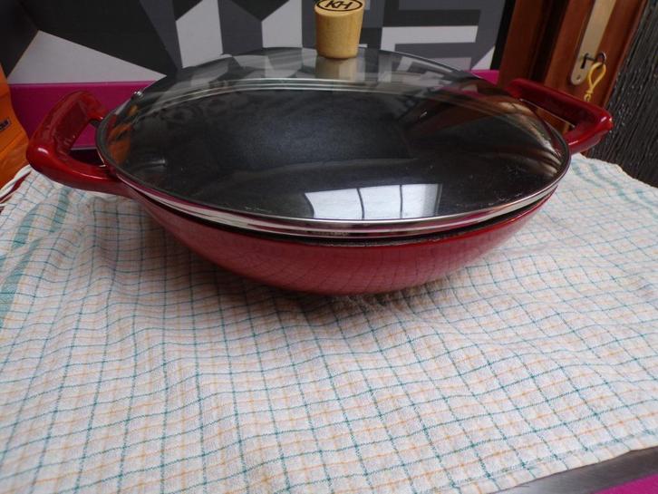NIEUWE GEËMAILLEERDE GIETIJZEREN BRAADPAN, Huis en Inrichting, Keuken | Potten en Pannen, Zo goed als nieuw, Wok, Gietijzer, Ophalen