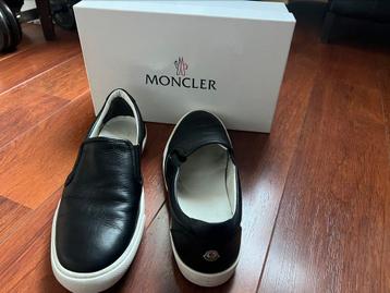 Moncler instappers maat 45 disponible aux enchères