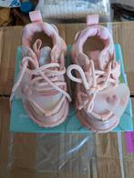 Lot vêtements, baskets et accessoires "girly" T 2-3 ans NEUF, Enlèvement ou Envoi, Neuf, Fille, Ensemble