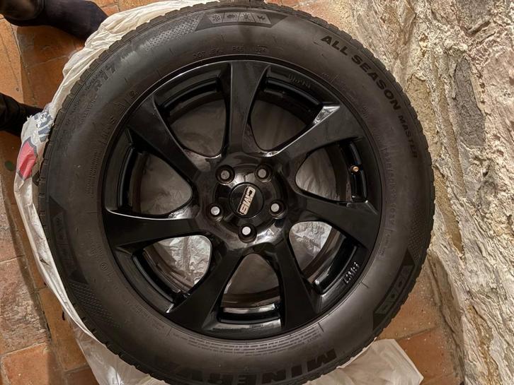 Pneus + jantes 17 pouces Minerva CMS  très bon état, Auto-onderdelen, Banden en Velgen, Band(en), All Season, 17 inch, 225 mm