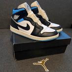 Jordan 1 mid University Blue, Kleding | Heren, Schoenen, Blauw, Ophalen of Verzenden, Zo goed als nieuw, Sneakers