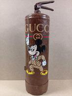 Gucci brandblusser by Brother X, Ophalen