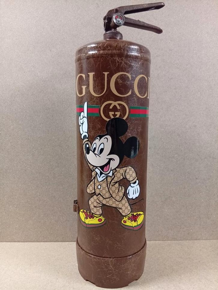 Gucci brandblusser by Brother X, Antiek en Kunst, Kunst | Designobjecten, Ophalen
