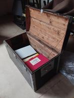 Oude houten kist met handvat., Huis en Inrichting, Woonaccessoires | Kisten, Ophalen, Gebruikt