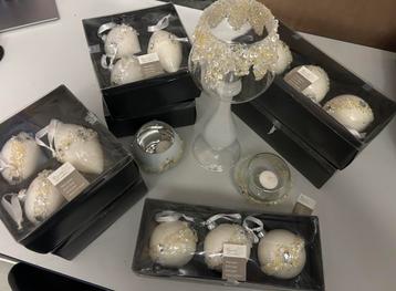 Kerst, kerstballen, kerstdecoratie, kandelaar, theelichtpot beschikbaar voor biedingen