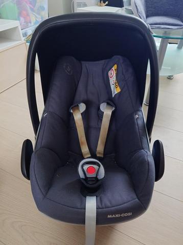 Maxi Cosi Pebble Pro + 2 Family Fix beschikbaar voor biedingen