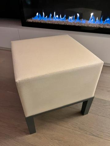 2 quinze en Milan poefs beschikbaar voor biedingen