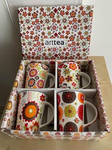 4 grote mokken Arttea beschikbaar voor biedingen