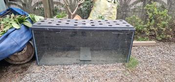 Gratis groot aquarium met barst beschikbaar voor biedingen