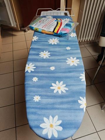 Strijkplank met nieuwe hoes erbij beschikbaar voor biedingen