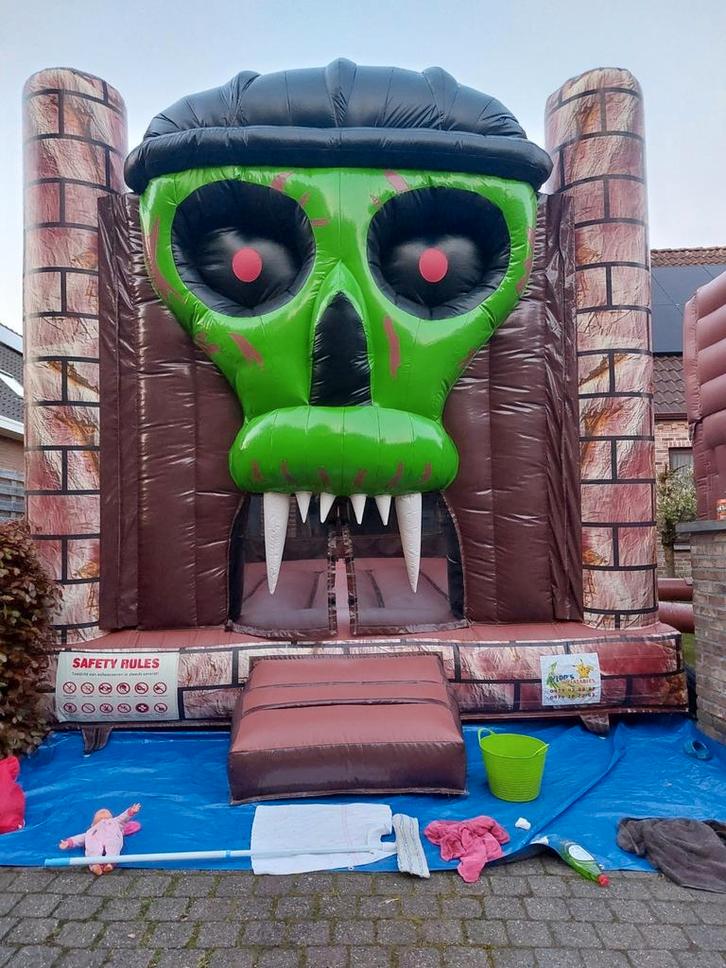 Halloween springkasteel te huur! Met of zonder rookmachine, Hobby en Vrije tijd, Feestartikelen | Verhuur, Ophalen of Verzenden