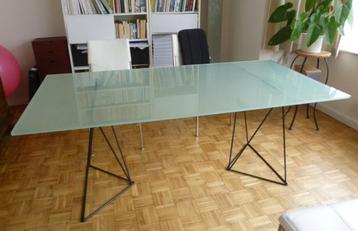 Hoge ' Treto ' Design tafel beschikbaar voor biedingen