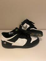 Nike dunk low staple panda pigeon maat 43, Kleding | Heren, Schoenen, Ophalen of Verzenden, Nieuw