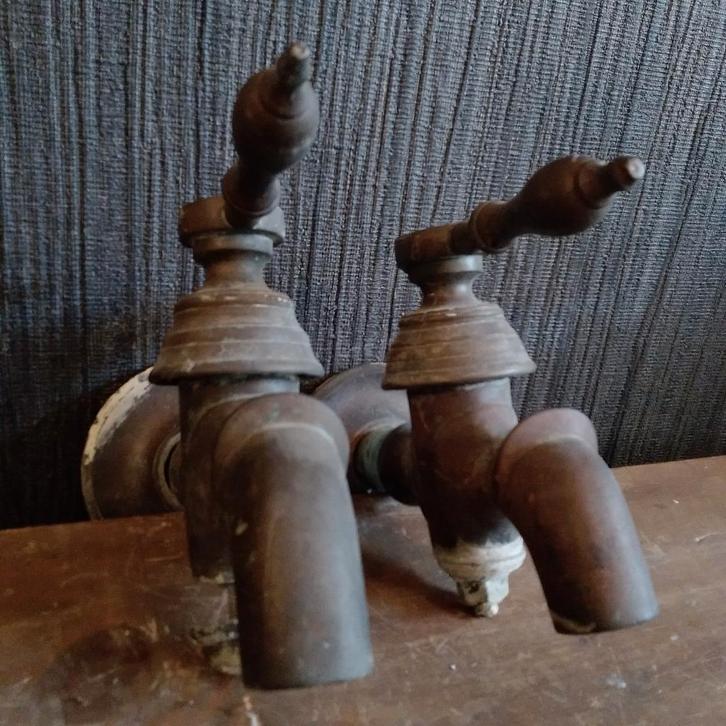 Oude zware koperen kranen!Prijs per stuk!, Antiek en Kunst, Antiek | Brons en Koper, Koper, Verzenden