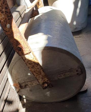 Tuinrol in beton beschikbaar voor biedingen