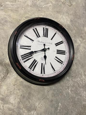 Sterling & Noble wandklok  vintage look met Romeinse cijfers beschikbaar voor biedingen