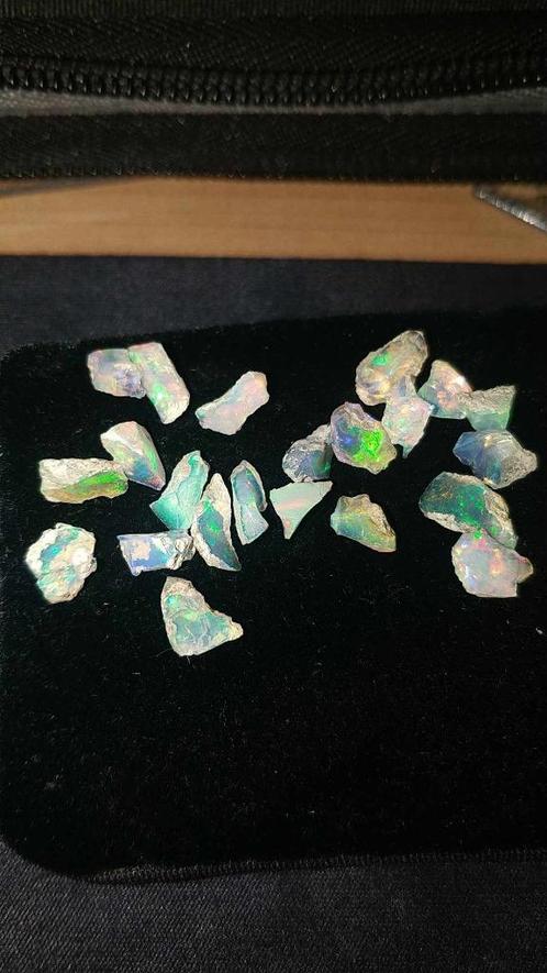 Lot d'opales colorées, Collections, Minéraux & Fossiles, Minéral, Enlèvement ou Envoi