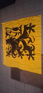 VLAAMSE LEEUW,  VLAG MET 3 LISSEN OM TE BEVESTIGEN, Ophalen, Zo goed als nieuw