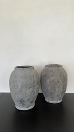 2 vazen betonlook - zeer goede staat - siervaas, Antiquités & Art, Antiquités | Vases, Enlèvement