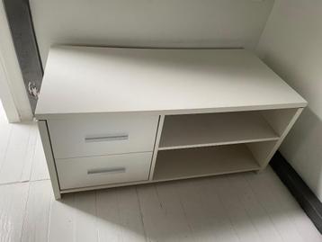 TV kast beschikbaar voor biedingen