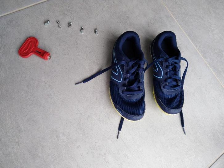 Chaussures à pointes Enfant spikes taille 33  kalenji KIPRUN, Sport en Fitness, Loopsport en Atletiek, Gebruikt, Spikes, Hardlopen
