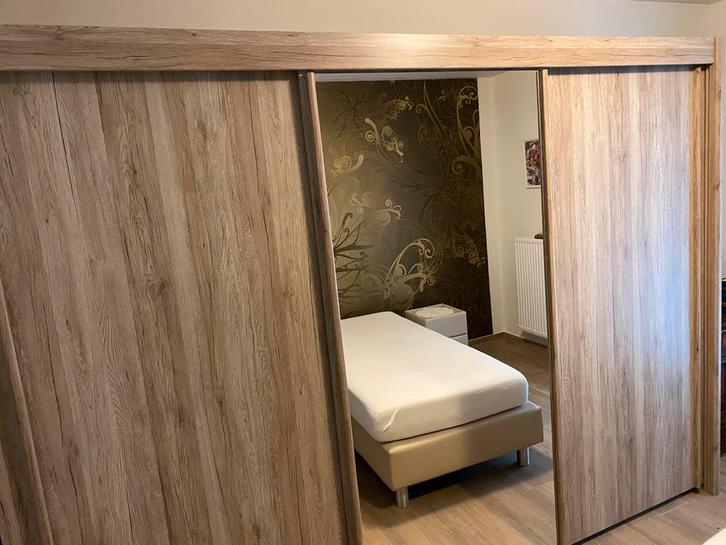 Ruime kleerkast, Huis en Inrichting, Kasten | Kleerkasten, Zo goed als nieuw, Ophalen