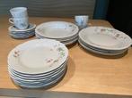 Kahla wit servies met bloemen, Huis en Inrichting, Keuken | Servies, Ophalen, Zo goed als nieuw, Bord(en)