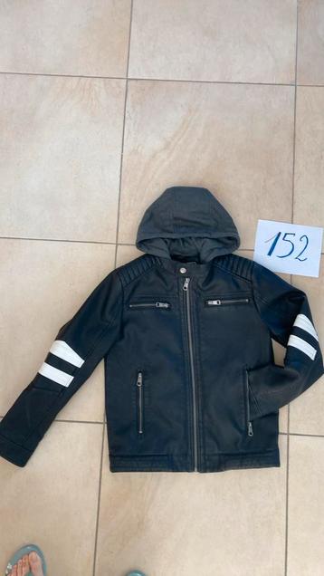 Zwarte Jas in namaak leder met stoffen kap maat 152, Kinderen en Baby's, Ophalen, Gebruikt, C&A, Jongen