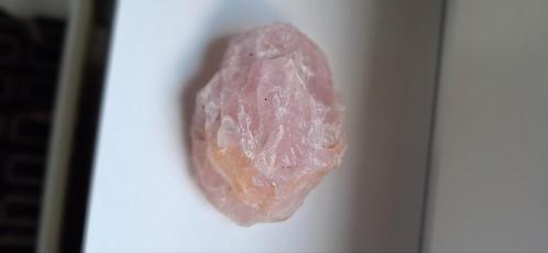Roze en witte kwarts 2 stuks, Verzamelen, Mineralen en Fossielen, Ophalen of Verzenden