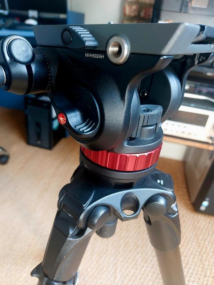 Pied Caméra Manfrotto 535 MPRO avec tête MVH502 AH, TV, Hi-fi & Vidéo, Photo | Trépieds & Rotules, Comme neuf, Pied, Enlèvement