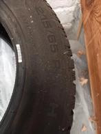 4 Pneus Neige : UNIROYAL 215/65R16 98H, Enlèvement