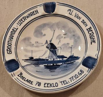 U. Van den Berghe Eeklo asbak delft beschikbaar voor biedingen