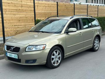 Volvo V50 - 2.0 diesel - leder - navigatie - facelift 