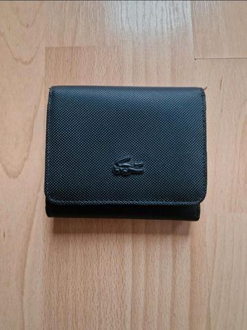 Porte feuille lacoste disponible aux enchères