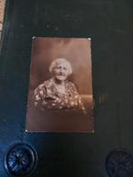 foto oude dame Gent 28.6.1936, Verzamelen, Foto's en Prenten, Foto, Ophalen of Verzenden, Zo goed als nieuw, Voor 1940