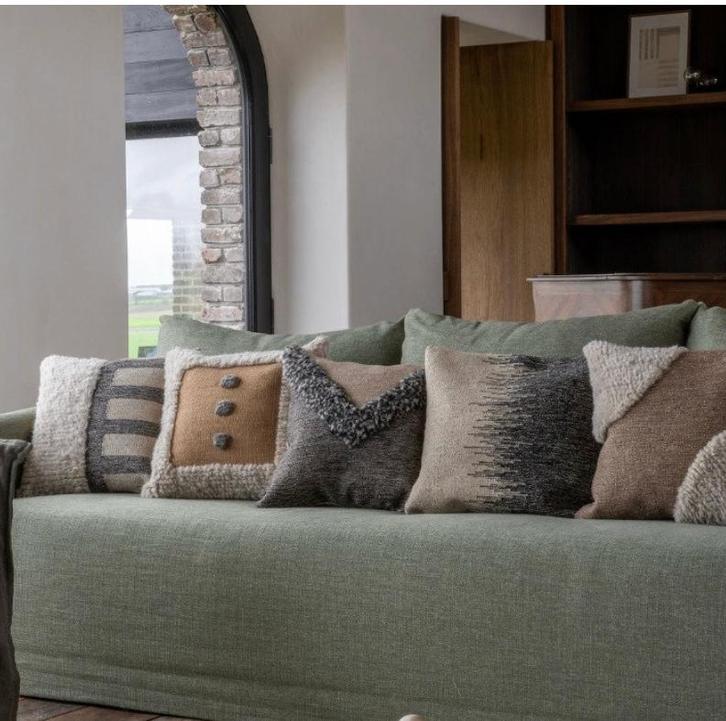 Designdecoratieset - 22 kussens en 4 vloerkleden, Huis en Inrichting, Overige Huis en Inrichting, Zo goed als nieuw, Ophalen of Verzenden