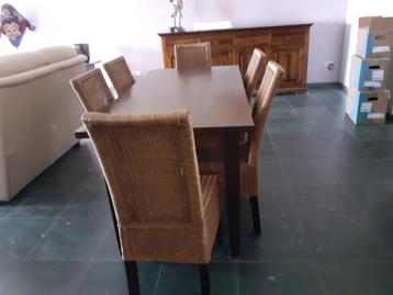 eiken tafel met 6 rieten stoelen beschikbaar voor biedingen