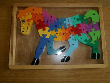 alfabetische puzzel beschikbaar voor biedingen